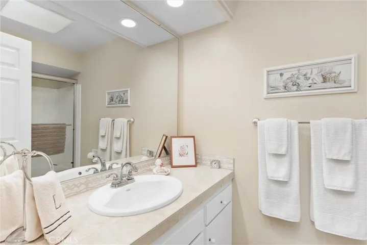 740 Via Zapata, Riverside, California 92507