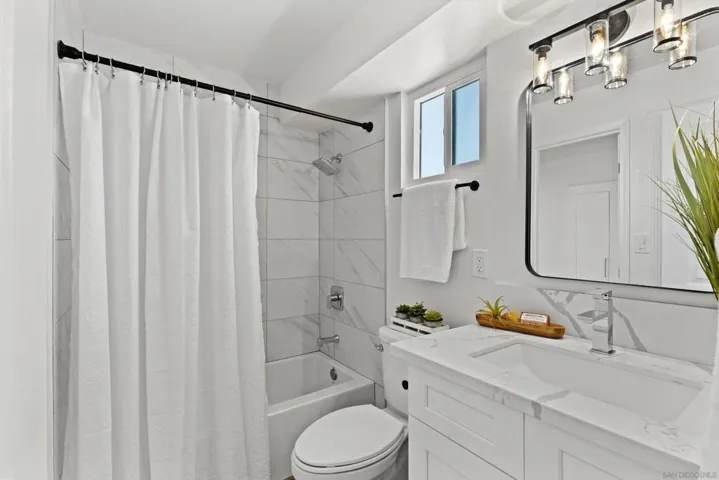 3475 77 Argyle Street, San Diego, California 92111