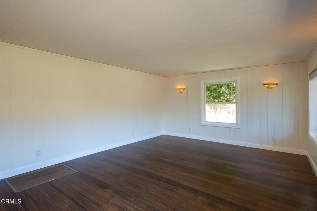8111 Santa Ana Rd-4