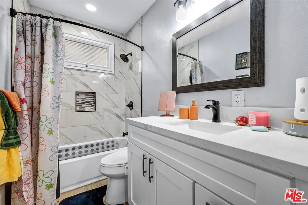 Unit 3 Bathroom 1