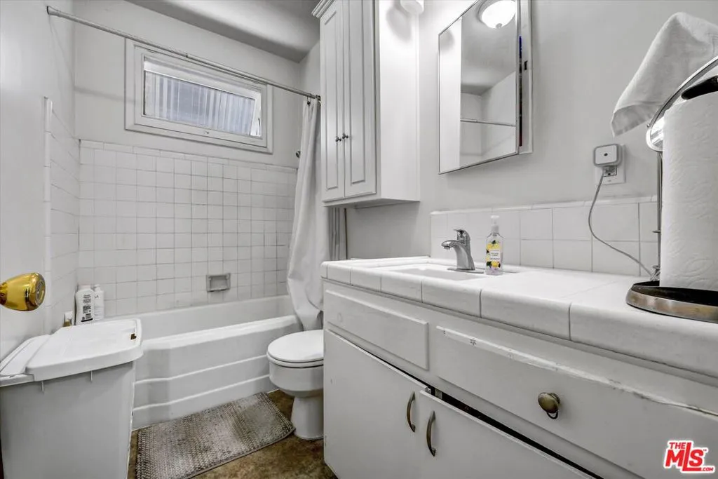 Unit 1 Bathroom