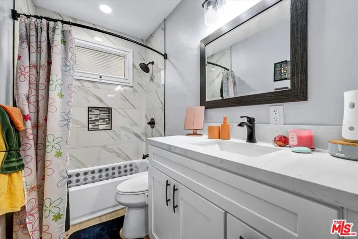 Unit 3 Bathroom 1