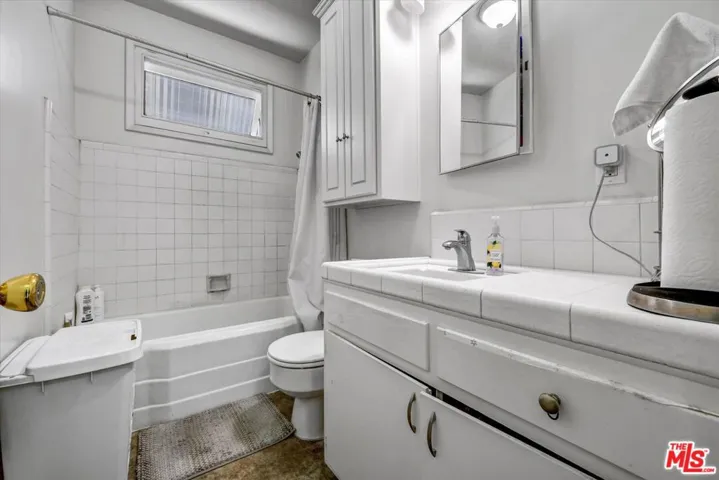 Unit 1 Bathroom