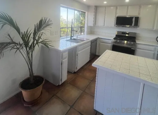 , Escondido, California 92025