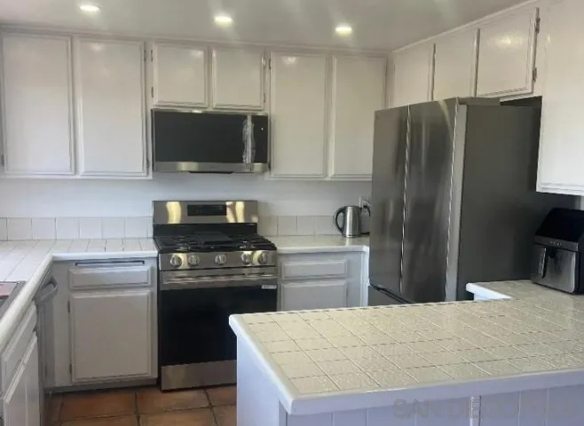 , Escondido, California 92025