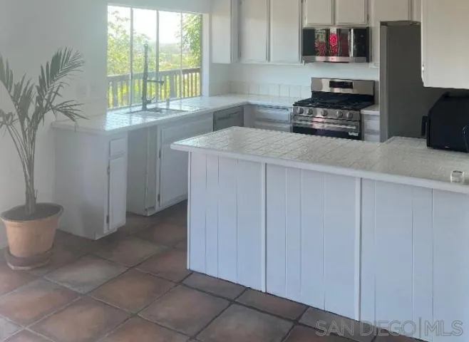, Escondido, California 92025