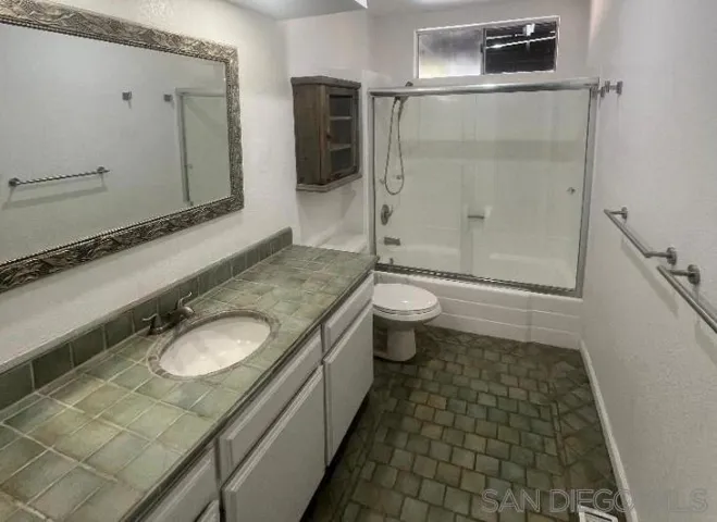 , Escondido, California 92025