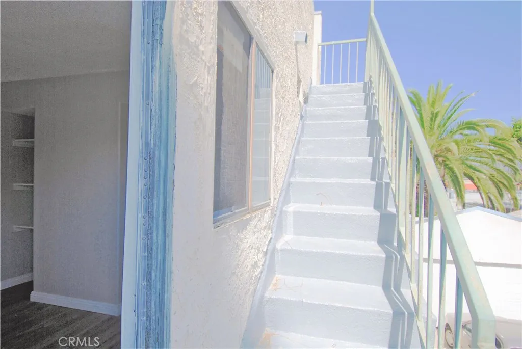 17 Outside stairway to downstairs Bedrm