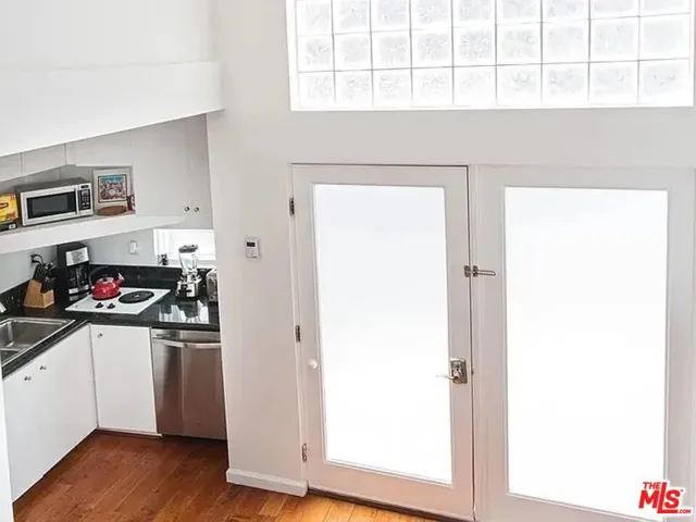 8661 Clifton Way B, Beverly Hills, California 90211