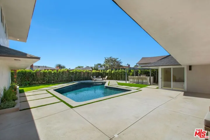 4204 Olympiad Drive, Los Angeles, California 90043