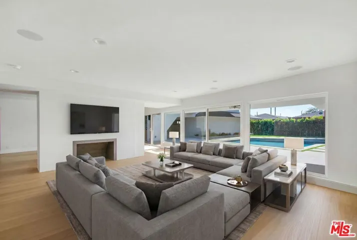 4204 Olympiad Drive, Los Angeles, California 90043