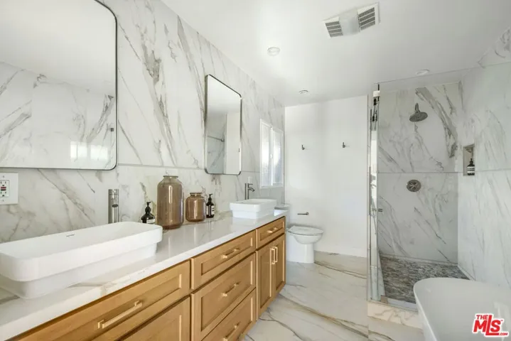 4204 Olympiad Drive, Los Angeles, California 90043