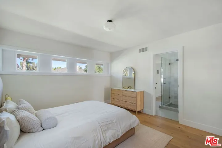 4204 Olympiad Drive, Los Angeles, California 90043