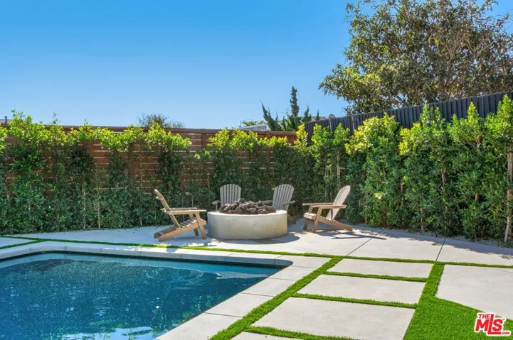 4204 Olympiad Drive, Los Angeles, California 90043