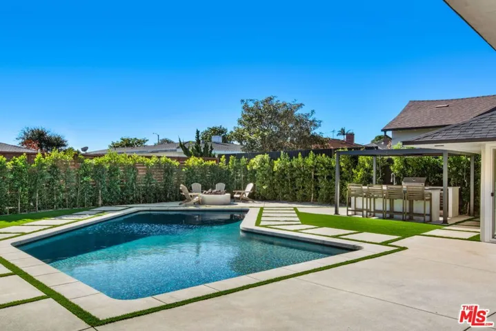 4204 Olympiad Drive, Los Angeles, California 90043
