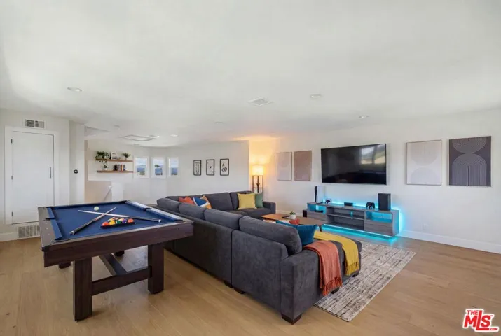 4204 Olympiad Drive, Los Angeles, California 90043