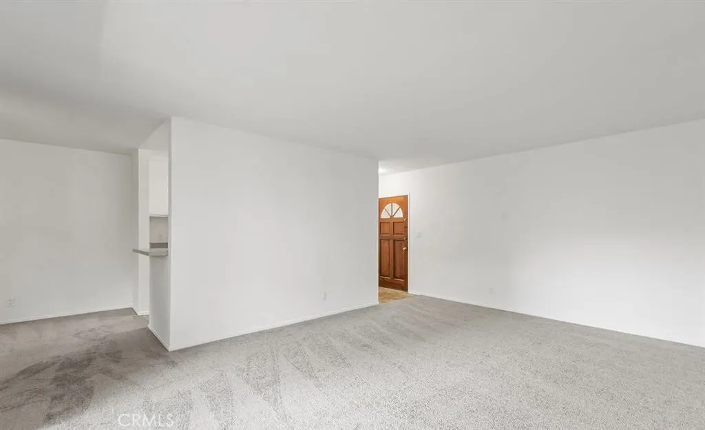 18307 Burbank 68, Tarzana, California 91356 — photo 5