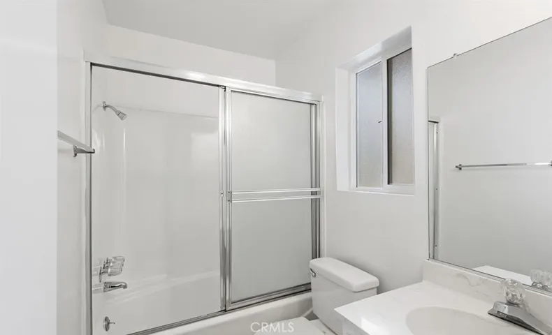 18307 Burbank 68, Tarzana, California 91356