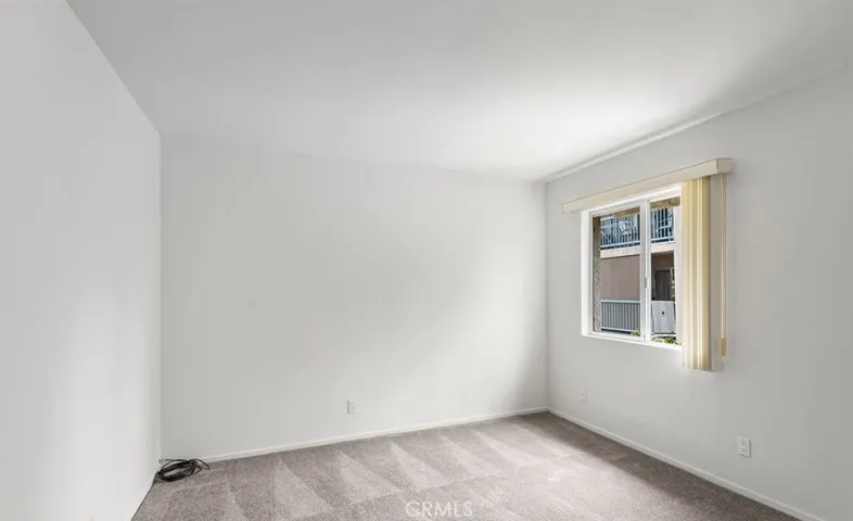 18307 Burbank 68, Tarzana, California 91356