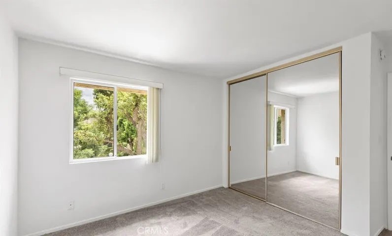 18307 Burbank 68, Tarzana, California 91356