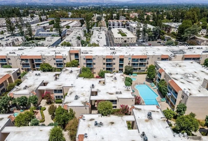 18307 Burbank 68, Tarzana, California 91356