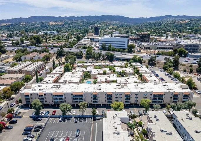 18307 Burbank 68, Tarzana, California 91356