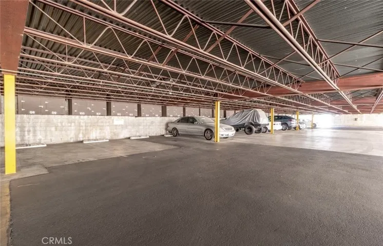 18307 Burbank 68, Tarzana, California 91356