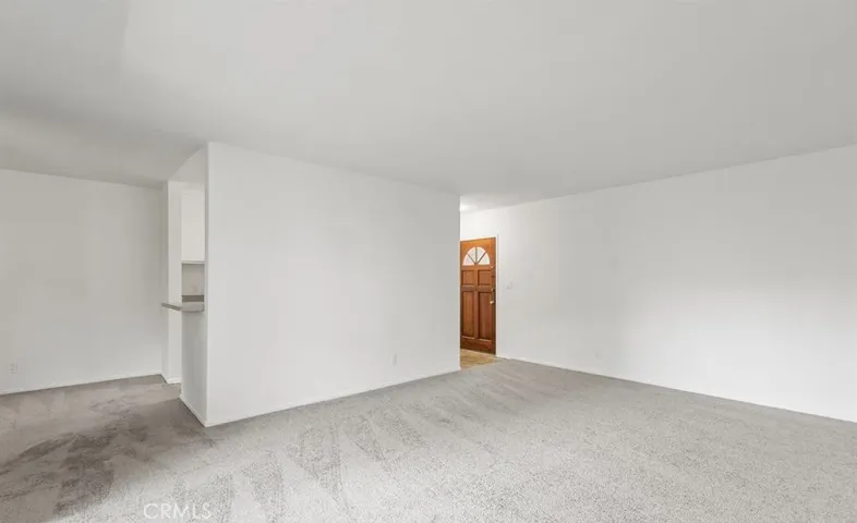 18307 Burbank 68, Tarzana, California 91356