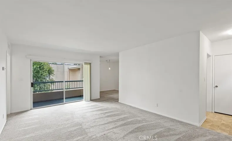 18307 Burbank 68, Tarzana, California 91356
