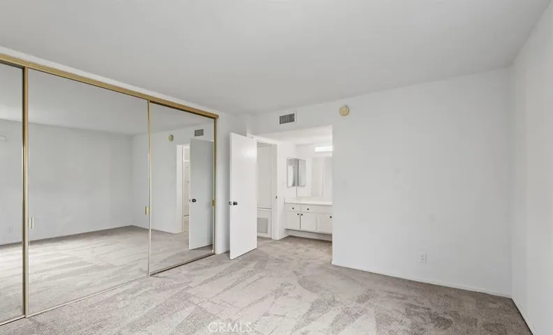 18307 Burbank 68, Tarzana, California 91356