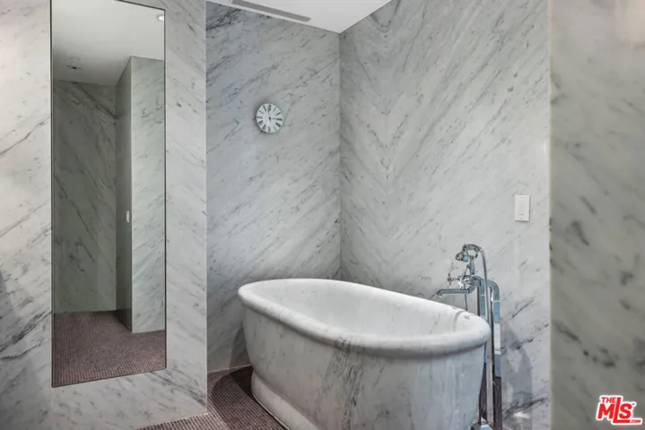 2124 Narcissus Court, Venice, California 90291