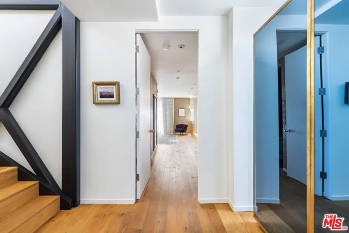 2124 Narcissus Court, Venice, California 90291