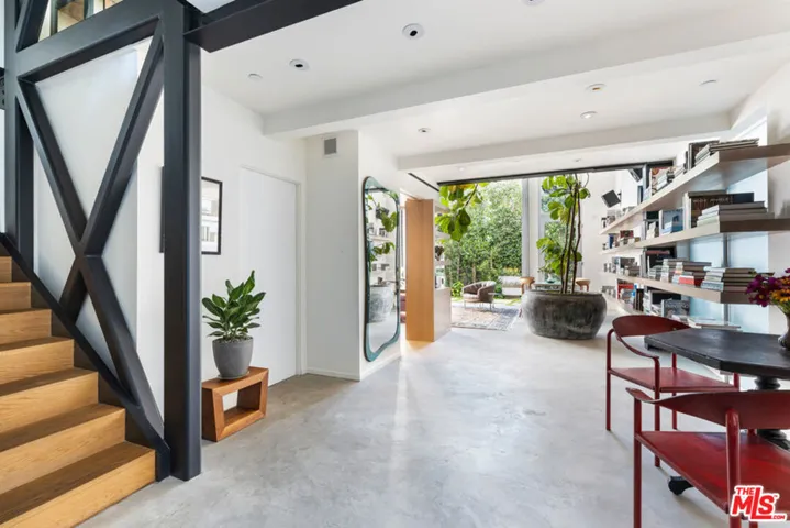 2124 Narcissus Court, Venice, California 90291