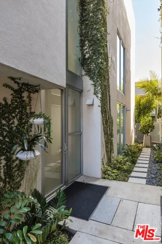 2124 Narcissus Court, Venice, California 90291