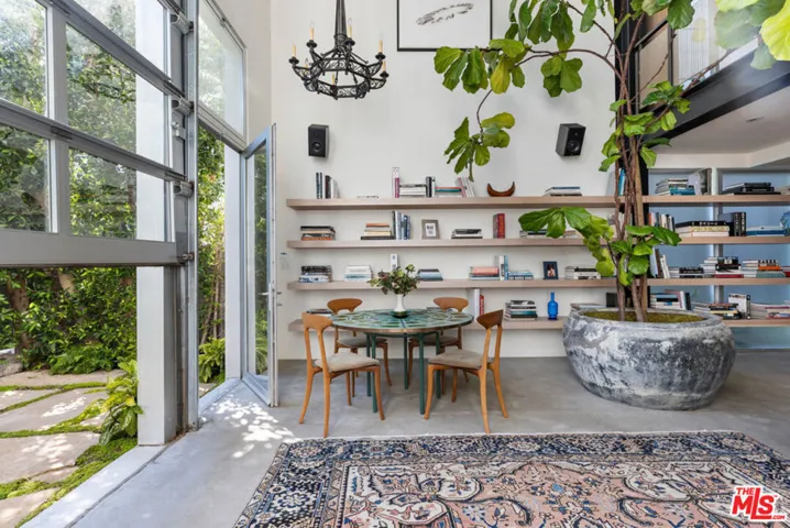2124 Narcissus Court, Venice, California 90291
