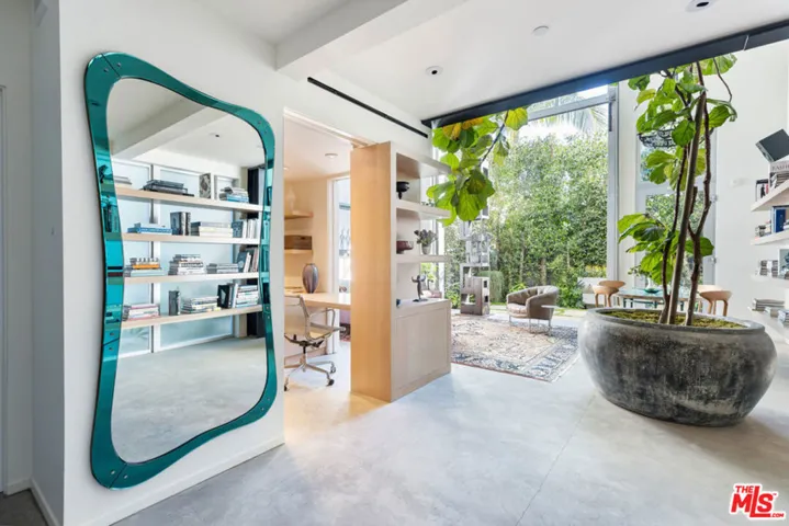 2124 Narcissus Court, Venice, California 90291