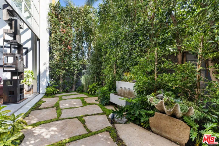 2124 Narcissus Court, Venice, California 90291