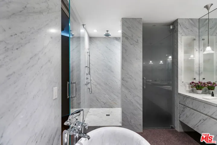 2124 Narcissus Court, Venice, California 90291