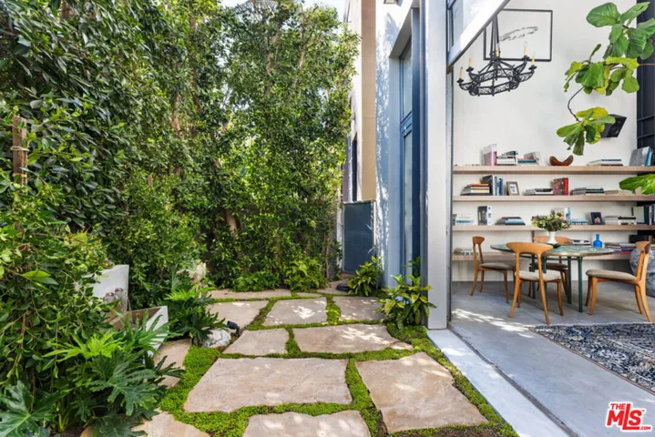2124 Narcissus Court, Venice, California 90291