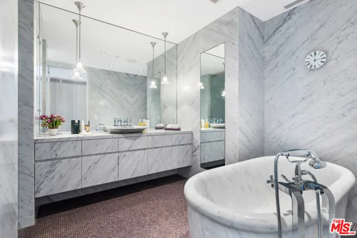 2124 Narcissus Court, Venice, California 90291
