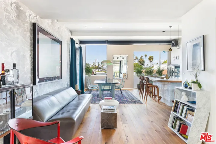 2124 Narcissus Court, Venice, California 90291