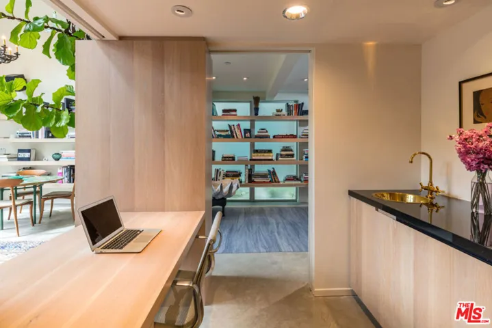 2124 Narcissus Court, Venice, California 90291