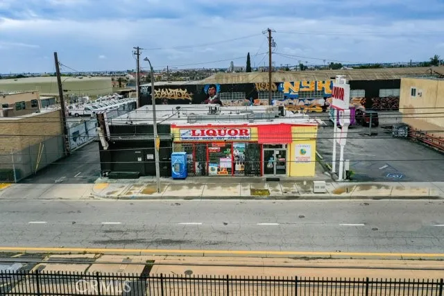 5048 5050 E 3 Rd