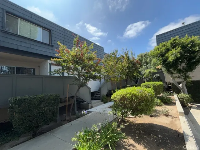 18550 Hatteras Street 21, Los Angeles, California 91356