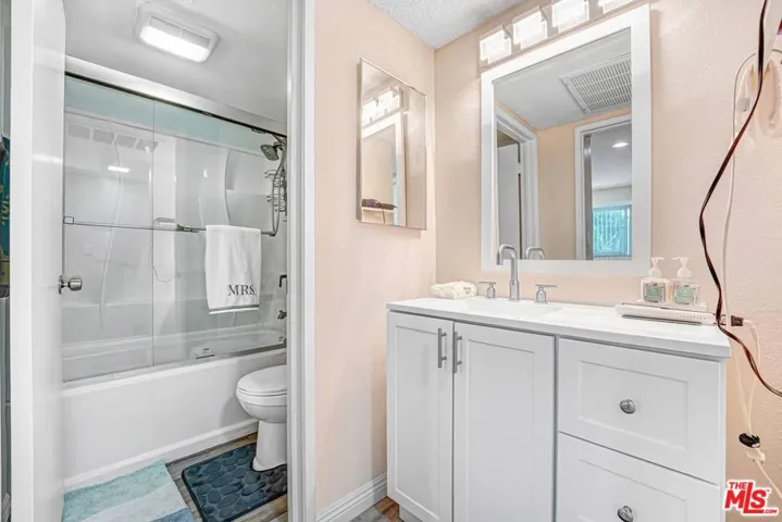 21333 Lassen Street 8b, Los Angeles, California 91311