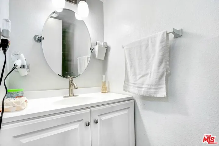 21333 Lassen Street 8b, Los Angeles, California 91311