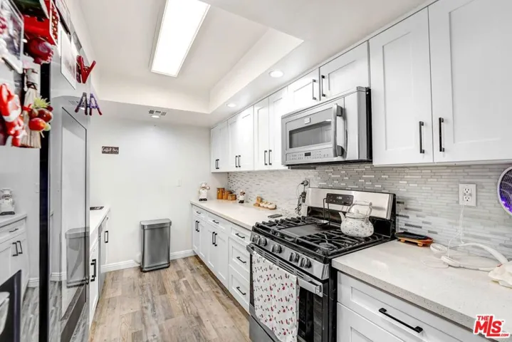 21333 Lassen Street 8b, Los Angeles, California 91311