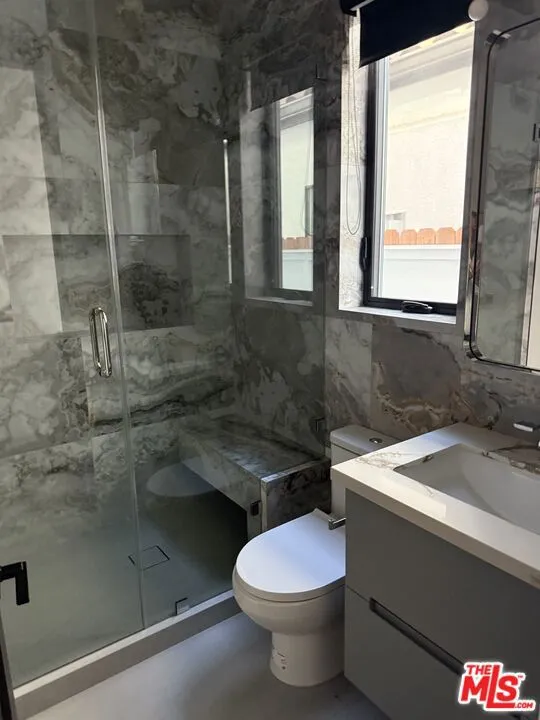Full Bathroom 1