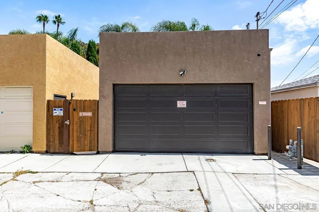 1368 Oliver Ave