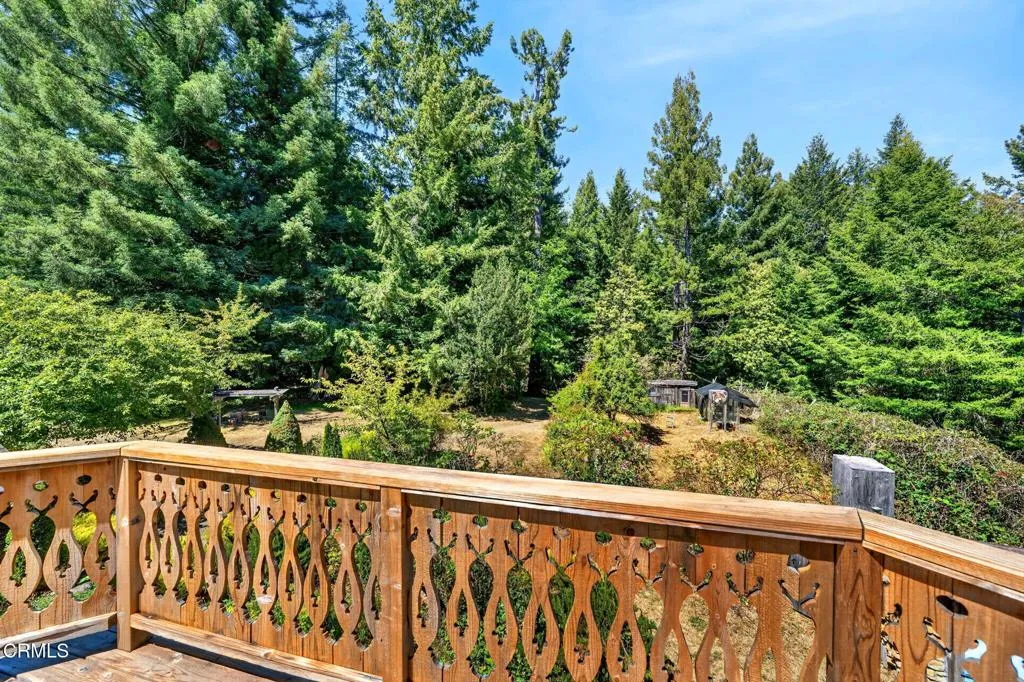 23 upstairs balcony view